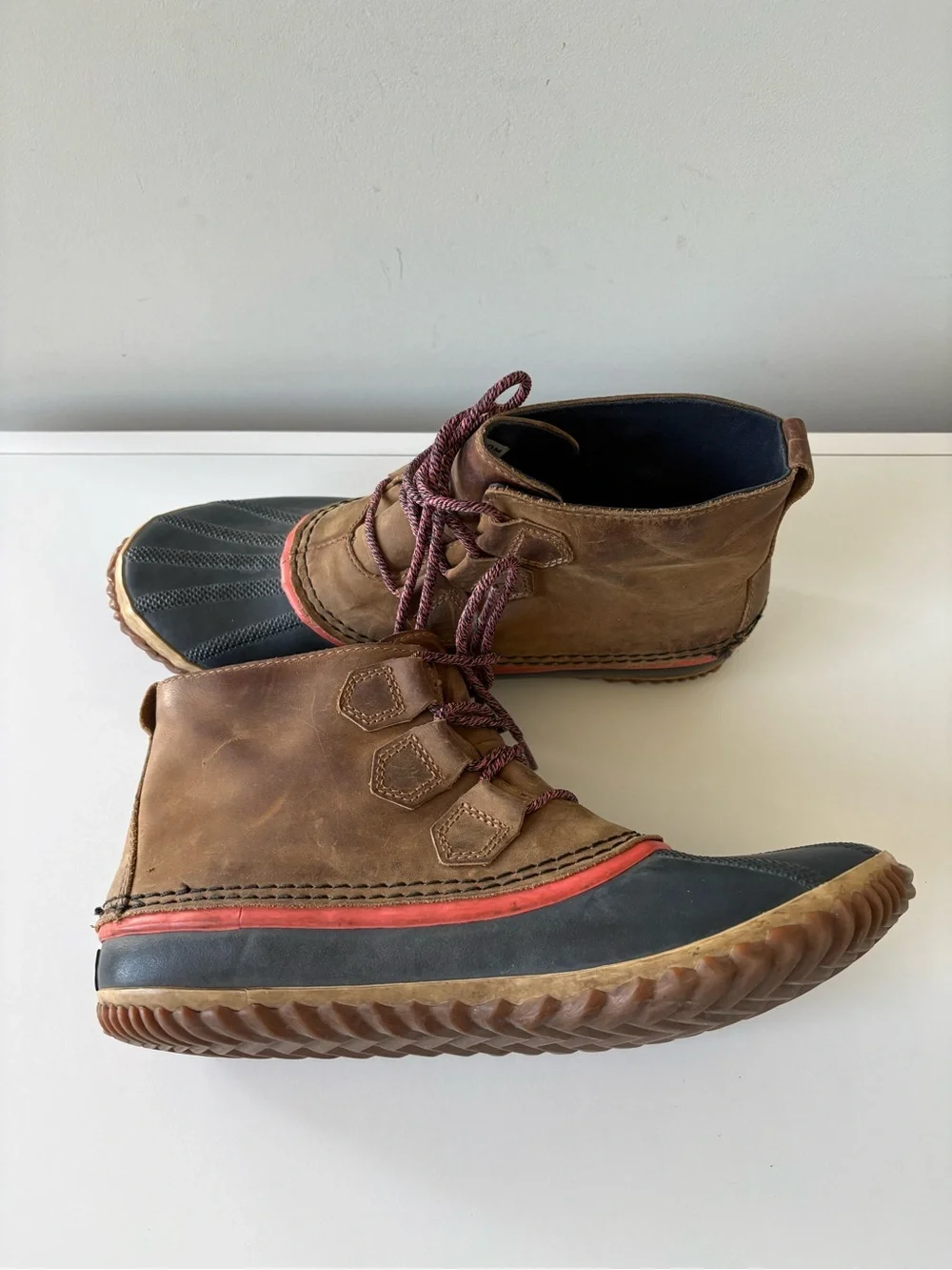 Sorel Out N’ About Leather Duck Boots Size 11